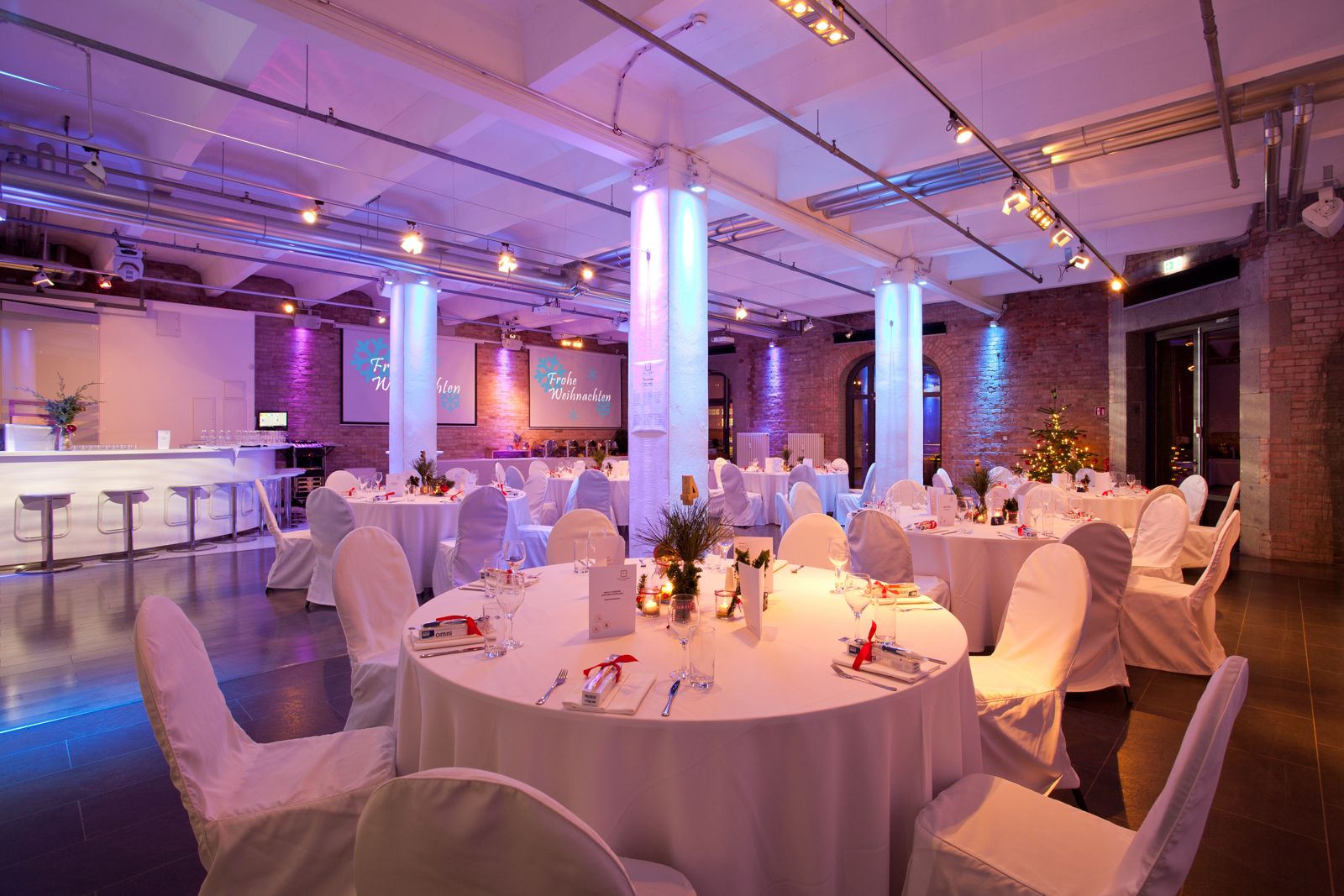 Festively laid tables at Spreespeicher